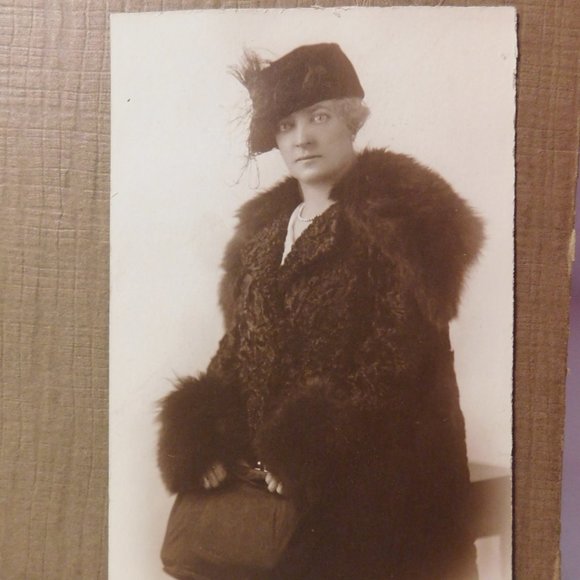 Fischer Capwell Photo Shop Antique Photograph of Woman - Picture 6 of 7